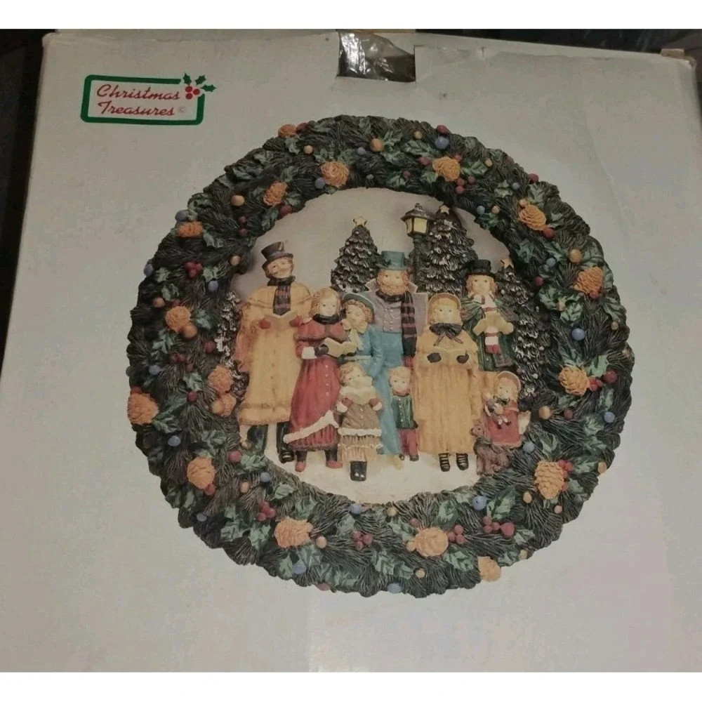 Vintage Christmas Treasures Resin Wreath Carolers old fashioned wall decor NEW